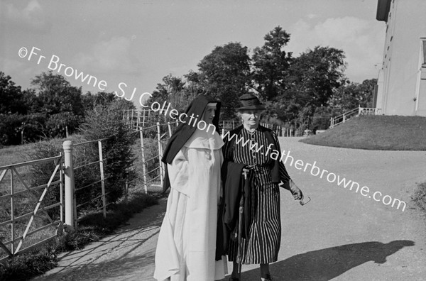 NUNS & LADY AT ST PATRICKS